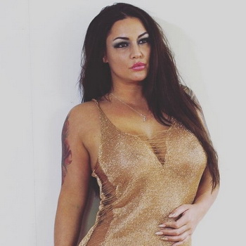 Rara Curves Biography